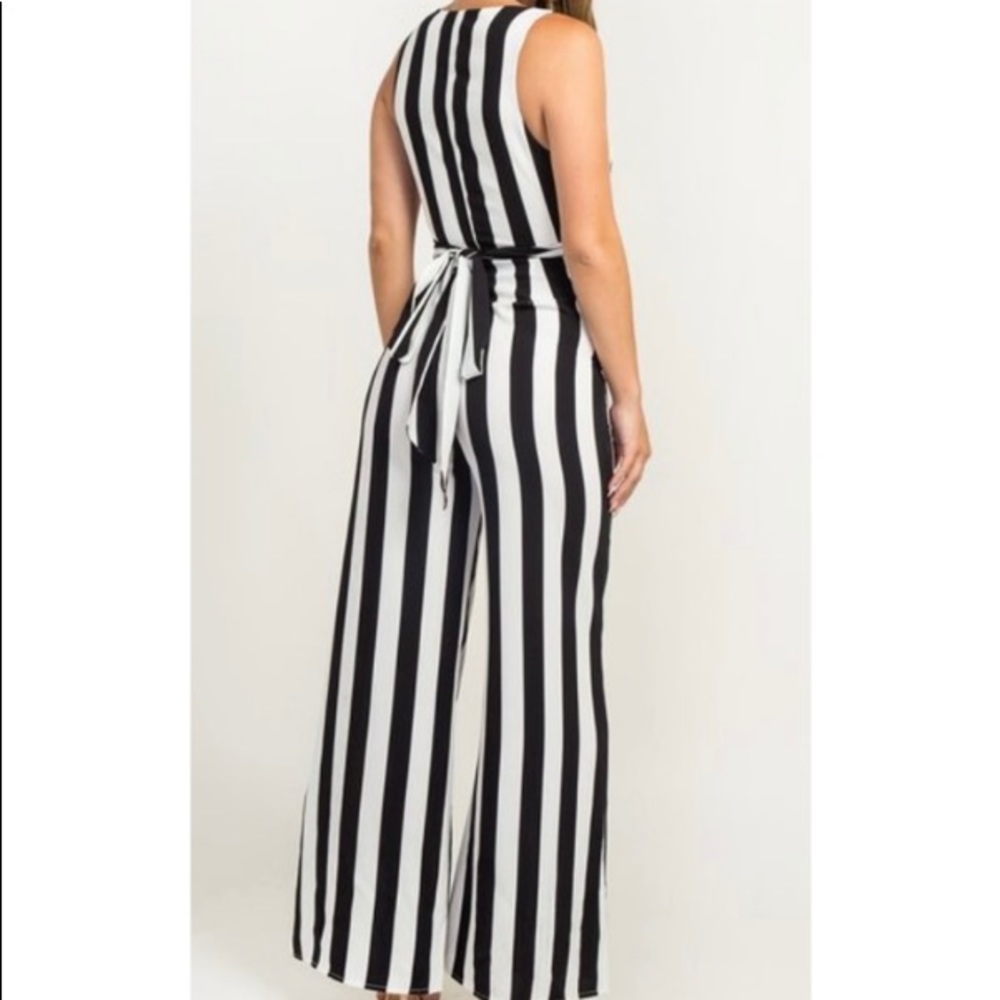 Black and white striped jumpsuit - Picture 4 of 4